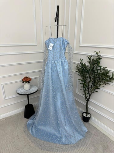 فستان سهره سماوي مع أكمام