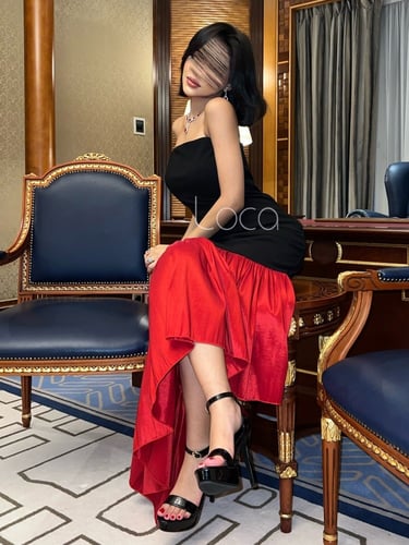 فستان ناعم بقصة مميزة