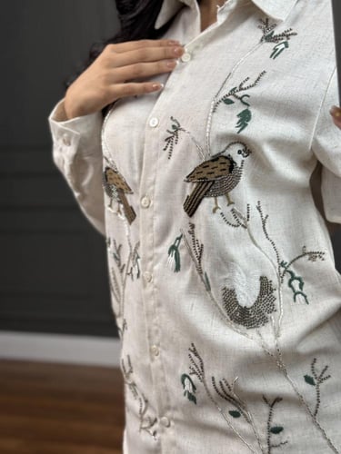 طقم من قماش الكتان المميز وبتطريز راقي من لوكا فاش...