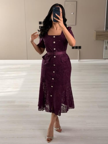 فستان ميدي دانتيل بأزرار وحزام انيق