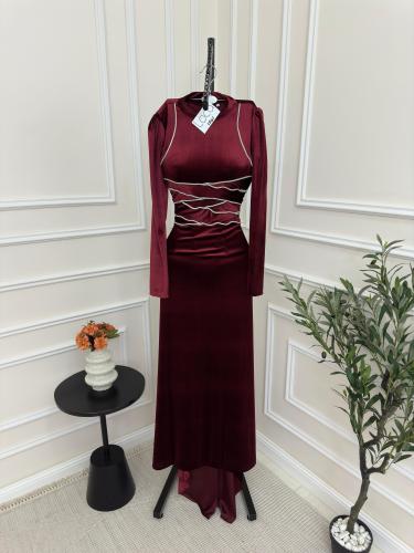 فستان مخمل عودي بأكمام