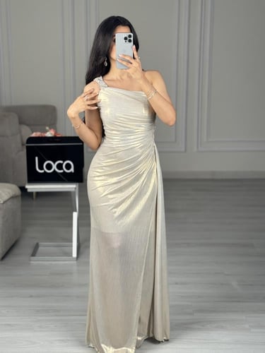 فستان سهره بتصميم ناعم