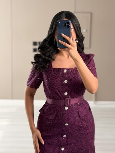 فستان ميدي دانتيل بأزرار وحزام انيق