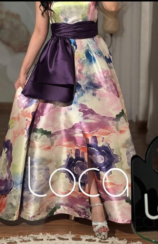 فستان مموج بدرجات الموف