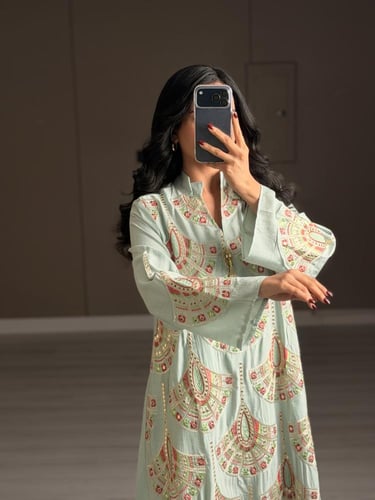 جلابية نسائية ناعمة لون اخضر فاتح تيفاني بتطريزات...