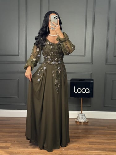 فستان غصون الورد بلون زيتي مطرز