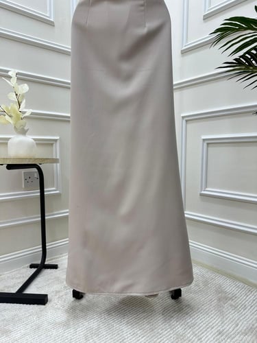 فستان ناعم بقصه مميزة