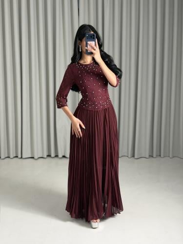 فستان ناعم عودي بكسرات