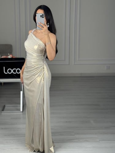 فستان سهره بتصميم ناعم