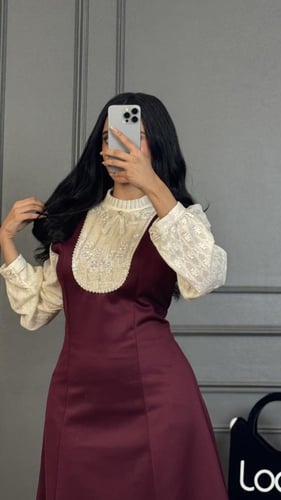 فستان قصير بلون برغندي من لوكا فاشن