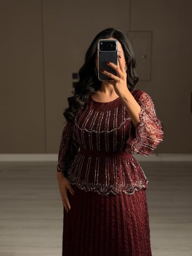 فستان سهرة دانتيل طويل بأكمام طويلة ورقبة دائرية ل...