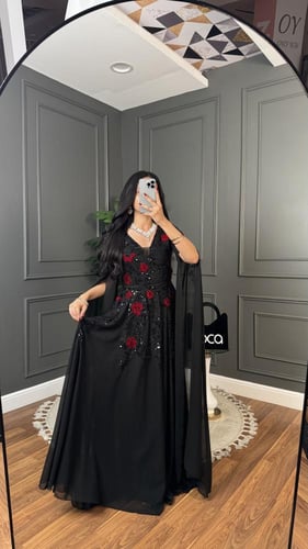 فستان سهرة اسود مطرز ورود الحمراء باكمام طويله فاخ...
