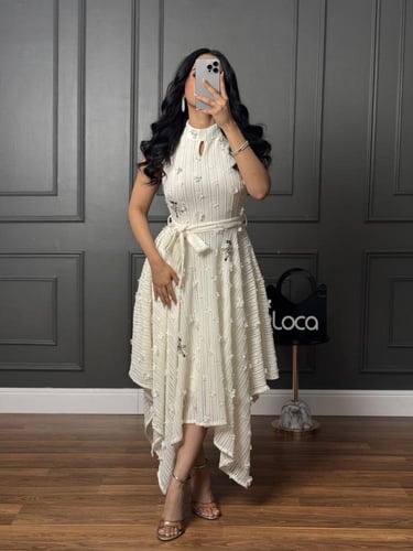 فستان ناعم باللون الابيض