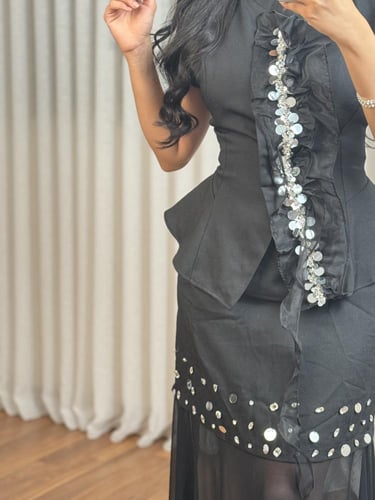 طقم تنوره وبلوزه بتصميم راقي