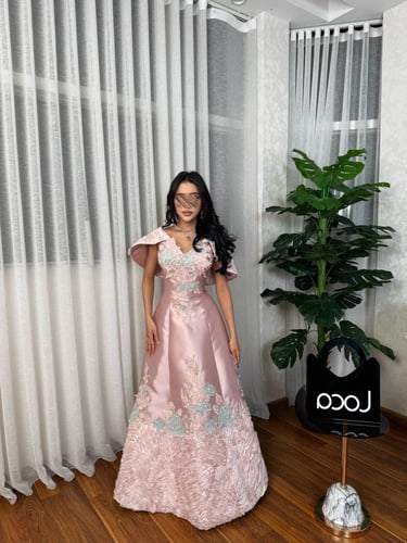 فستان سهره مميز بلون وردي وتطريز فخم من لوكا فاشن