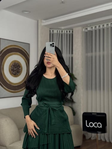 طقم تنوره وبلوزه مع حزام