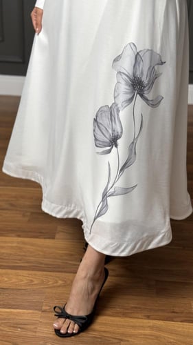 فستان ناعم باللون الابيض