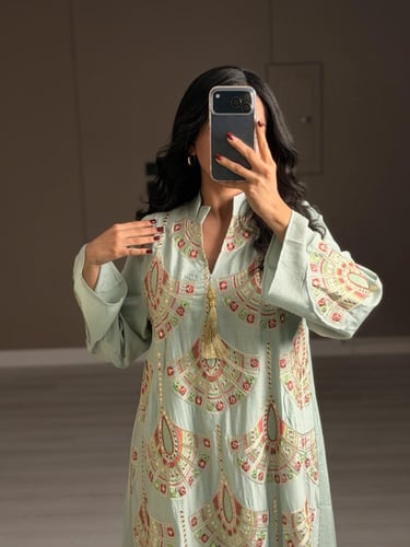 جلابية نسائية ناعمة لون اخضر فاتح تيفاني بتطريزات...