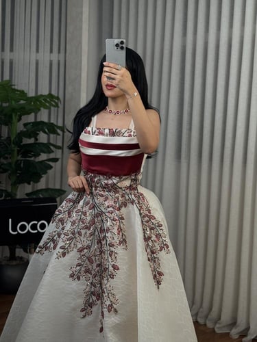 فستان سهره سكري مع تطريز احمر