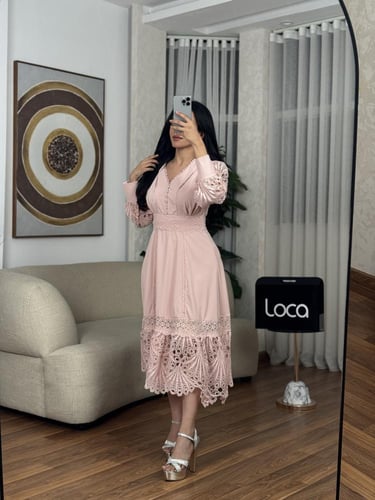 فستان ناعم وبنقوش مميزه باللون الوردي من لوكا فاشن
