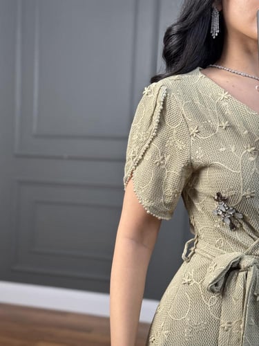 فستان العيد بتطريز انيق لون زيتي من لوكا فاشن