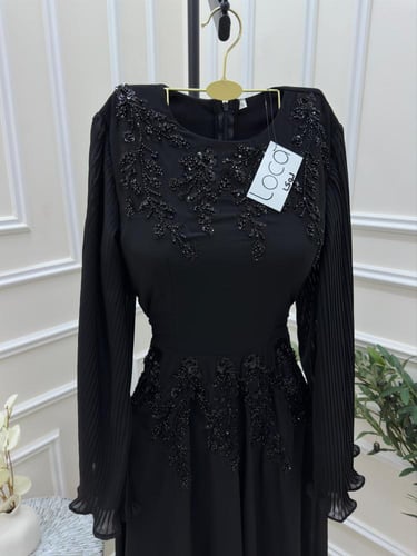 فستان سهره مميز باللون الأسود