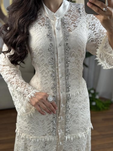 فستان راقي دانتيل بتفاصيل فخمة