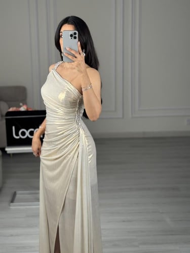 فستان سهره بتصميم ناعم