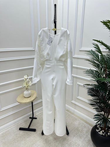 جمبسوت ابيض بدانتيل