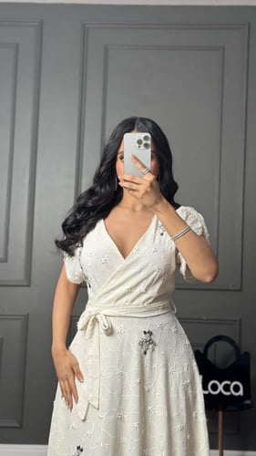 فستان ناعم باللون الابيض