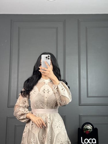 فستان الانيق بنقوش مميزه لاطلاله جميله من لوكا فاش...