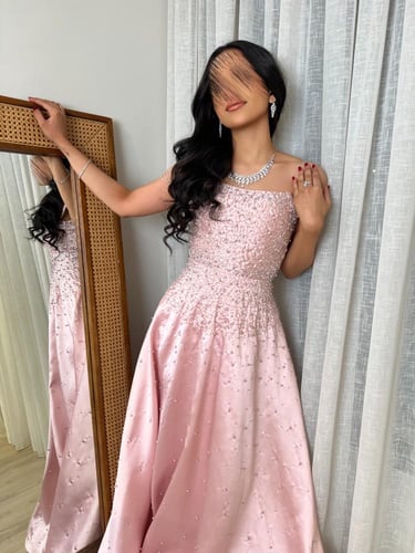 فستان وردي شك يدوي مع لولو