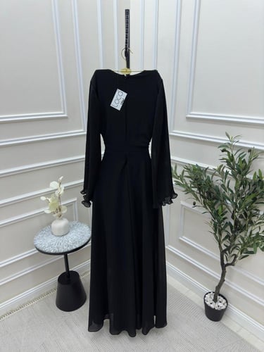 فستان سهره مميز باللون الأسود