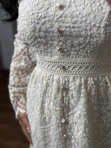 فستان بنقوش مميزه من براند لوكا فاشن