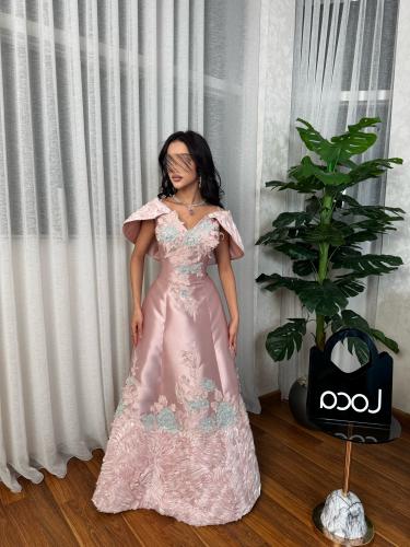 فستان سهره مميز بلون وردي وتطريز فخم من لوكا فاشن