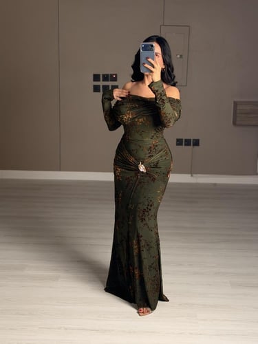 فستان سهرة ناعم لون اخضر غامق فاخر بأكتاف مكشوفة و...