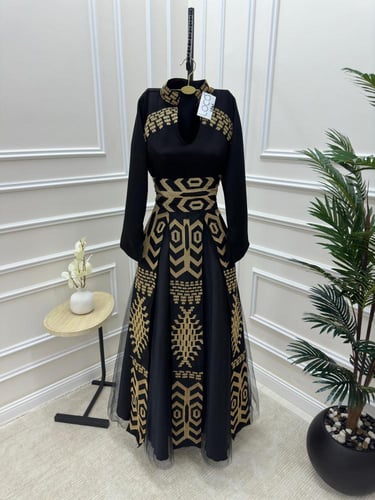 جلابيه قطعتين بتطريز نقوش ذهبيه