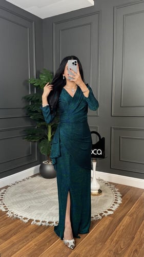 فستان ناعم لون تركوازي وبتصميم يخطف الانظار من لوك...