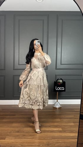 فستان الانيق بنقوش مميزه لاطلاله جميله من لوكا فاش...