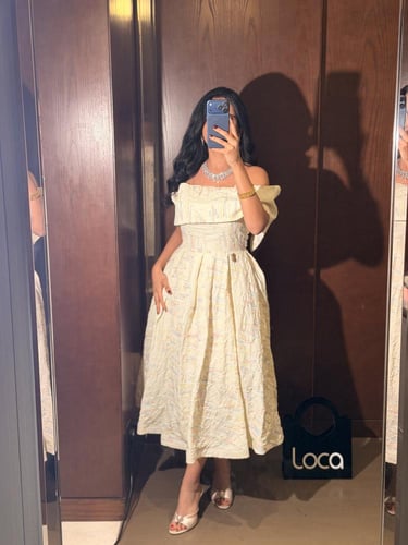 فستان بيج بتصميم ميدي مكشوف الاكتاف راقي