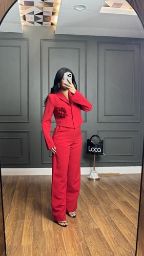 جمبسوت رسمي بلون احمر جذاب من لوكا فاشن