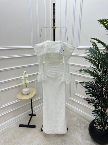 فستان دانتيل فخم باكمام اوف شولدر بلون اوف وايت