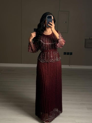 فستان سهرة دانتيل طويل بأكمام طويلة ورقبة دائرية ل...