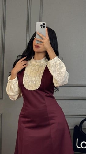 فستان قصير بلون برغندي من لوكا فاشن