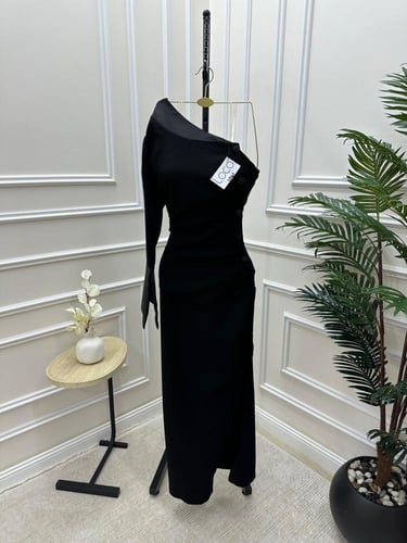 فستان ناعم اسود