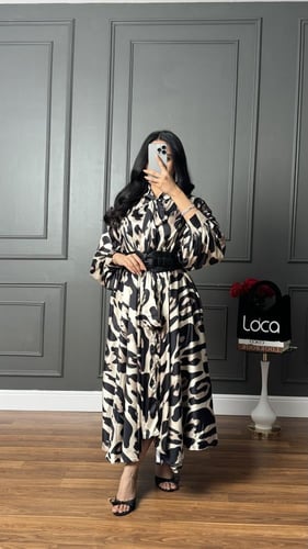 فستان ناعم مع حزام اسود