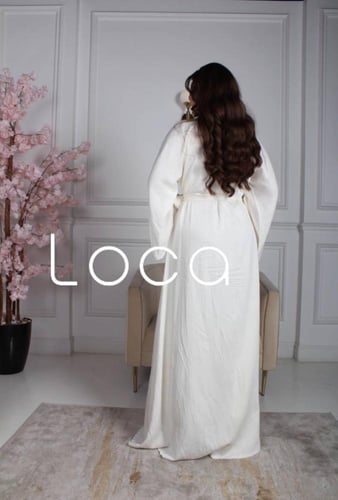 جلابية بنمط مميز باللون الأبيض