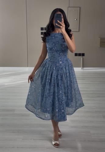 فستان ميدي أنيق بلون أزرق مزين بنقوش