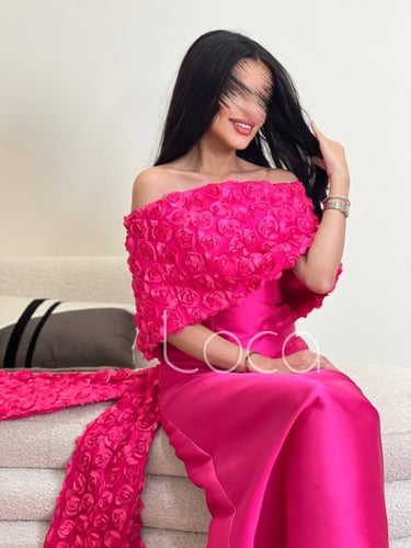 فستان فوشي بنمط مورد