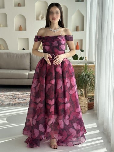 فستان مميز بطبعات فراشات